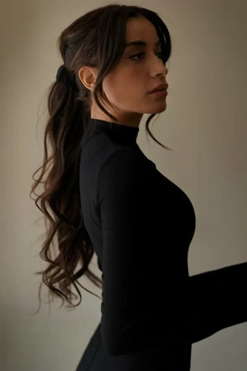 Gorgeous ideas of long hair for the summer of 2025. A puffed low pony with a curtain bang
