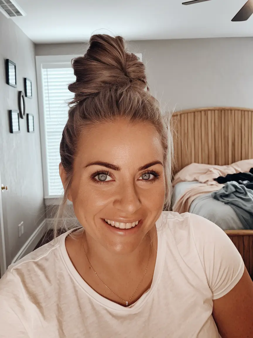 Light summer hairstyles turn off a roll