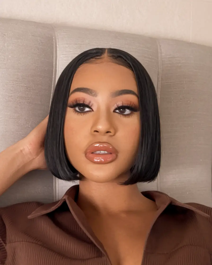 Light summer hairstyles, glossy beans with a sharp central part