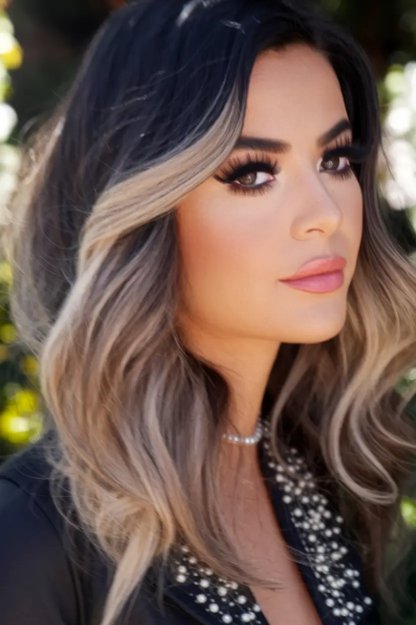 Autumn hair color ideas 2025 Luminous light glamorous waves