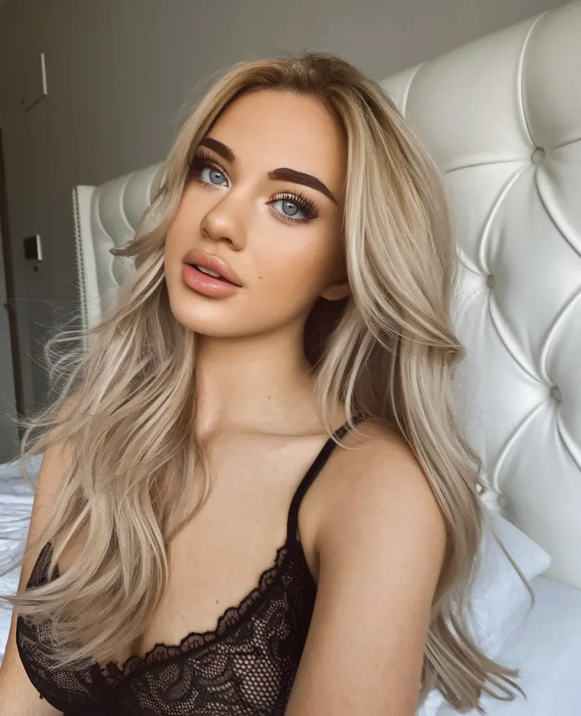 Hairstyles per day of labor 2025 Soft glamorous layers with the side