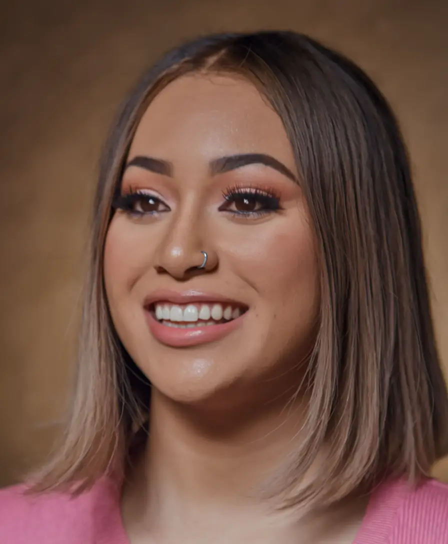 Summer 2025. Ideas for haircuts for round faces - a dumb bob with warm beige tones