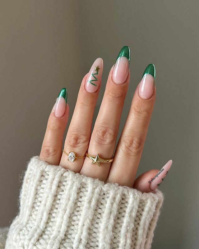38 French Tips with a Christmas Twist: Holiday Glam