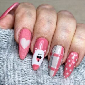 23 Pink Christmas Nail Inspirations: Blushing Beauties