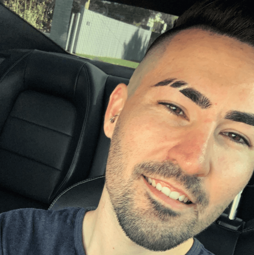 Разрез для правой брови