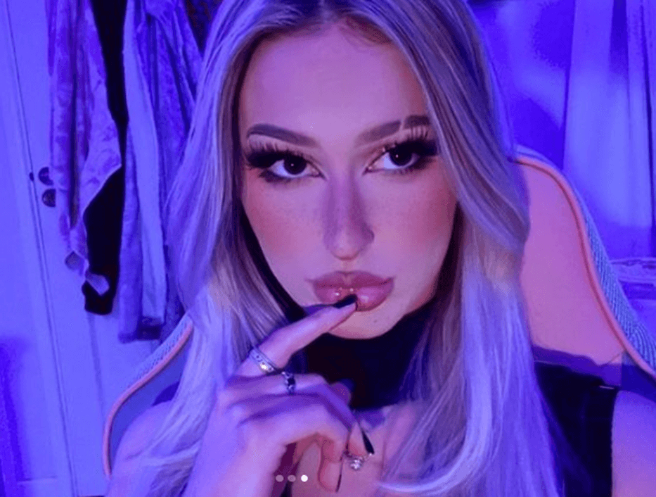 Стильная прорезь для бровей