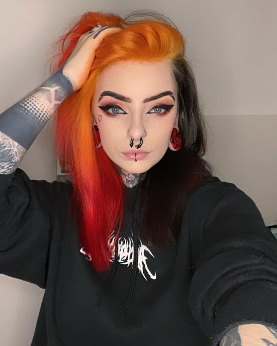 Неоновая щель для бровей