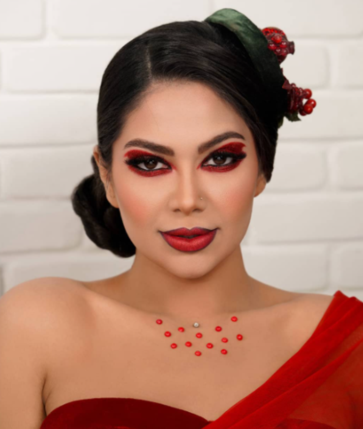 Emphasize red makeup