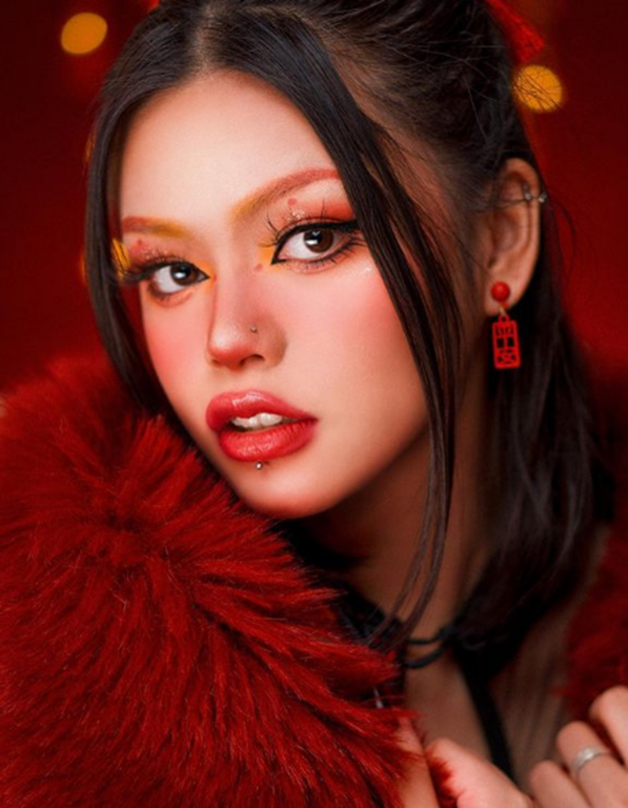 Makeup with red accents Shinny High Red