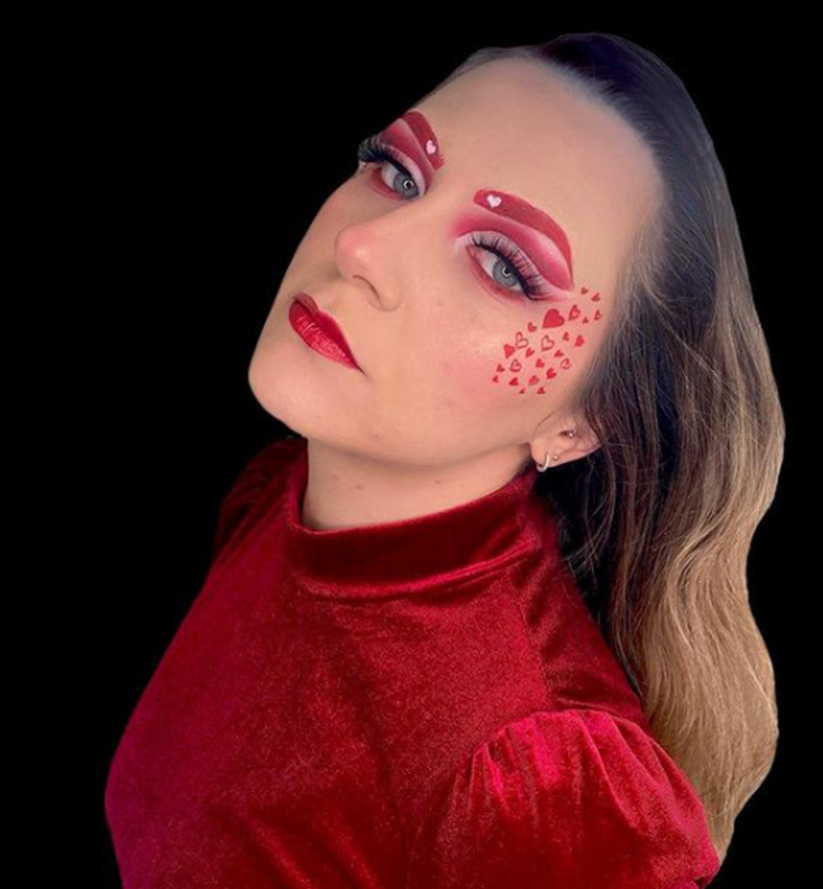 Makeup for red eyes with shimmery eyes