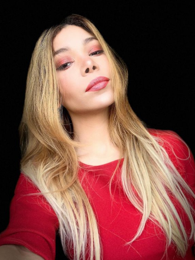 Natural red makeup: images