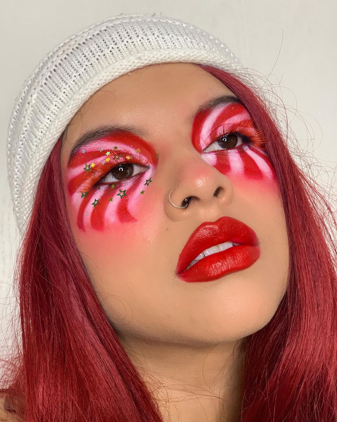 Classic makeup with red eyeliner: what classic makeup looks like