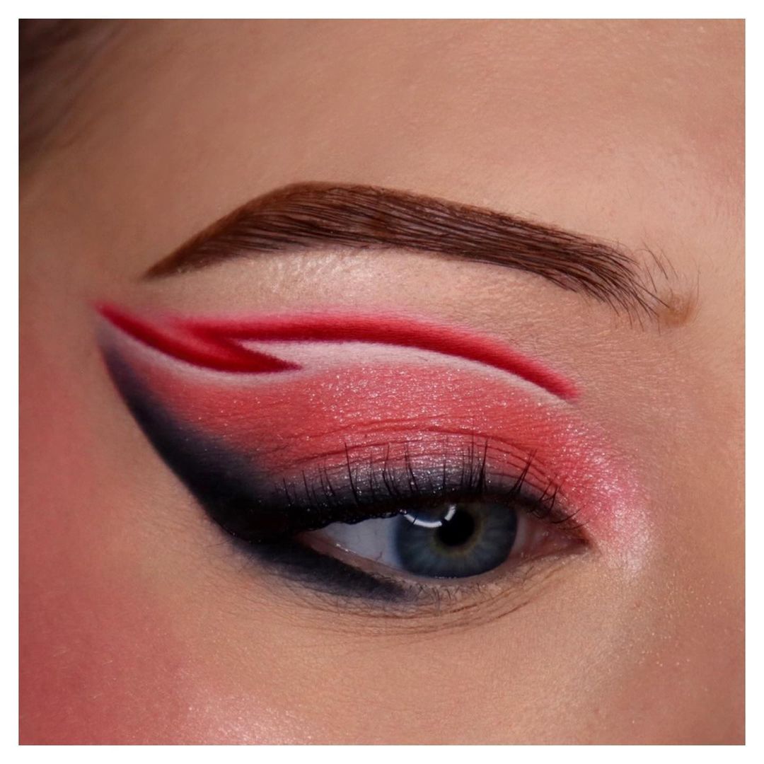 Confused red eyeshadow look