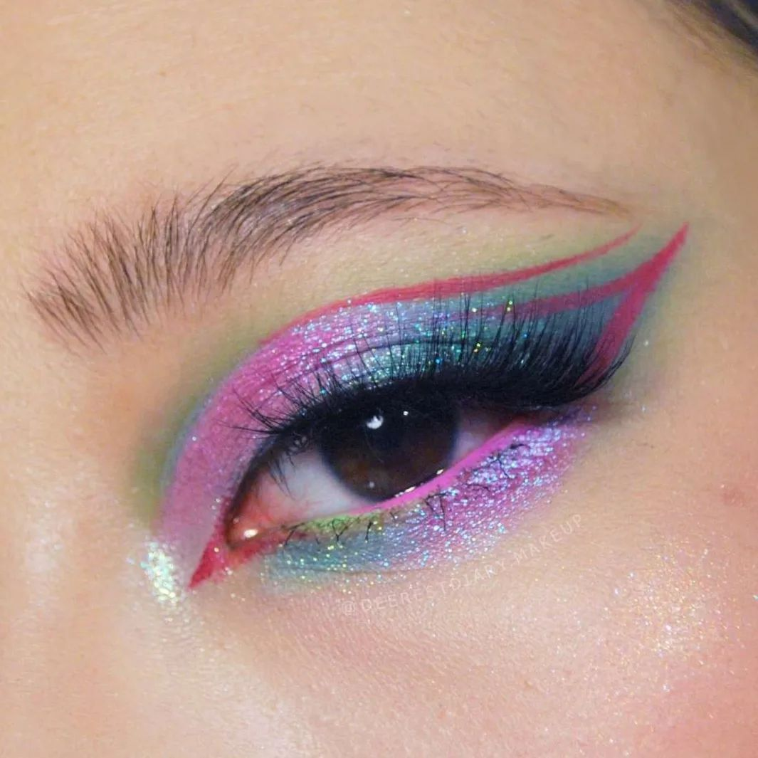 Glossy Christmas eye makeup