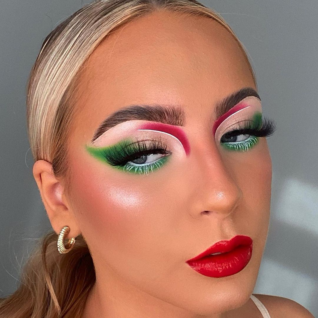 Classic Christmas eye makeup