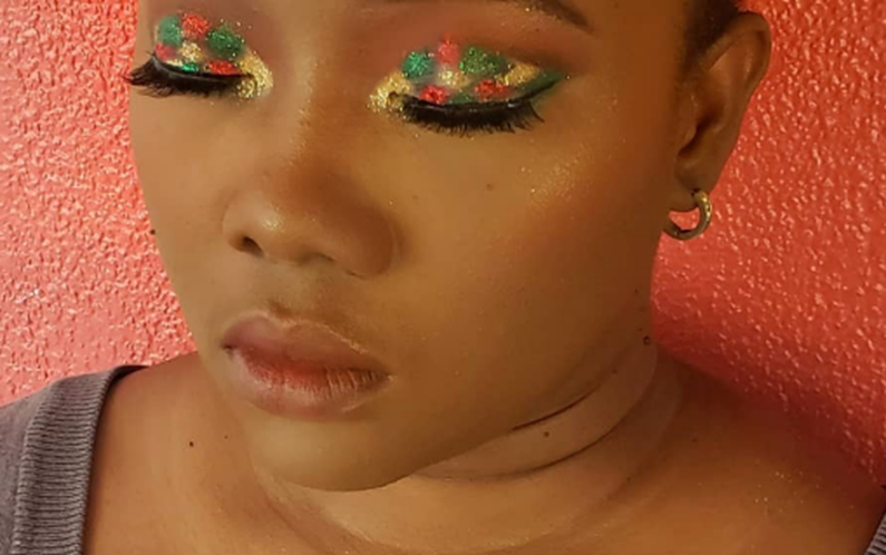 Smokey eye makeup with gold glitter