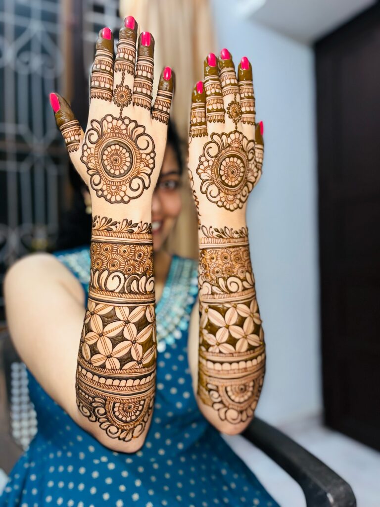 50+ Henna Tattoo Designs That Are Beautiful, Elegant, and Timeless