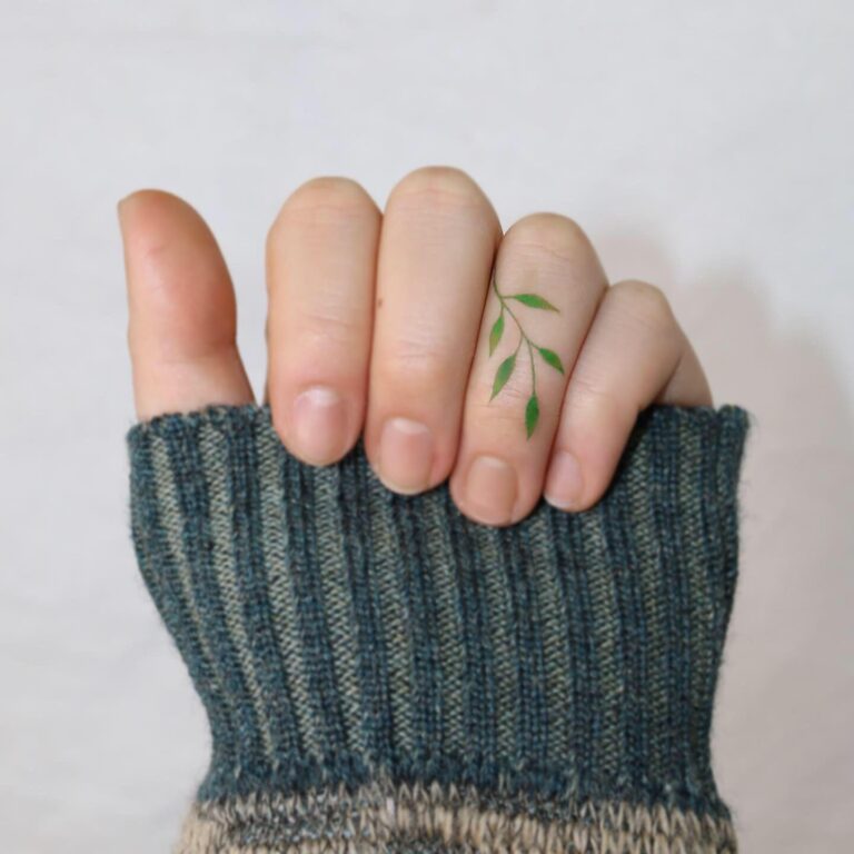 70+ Finger Tattoos for Women That Are Stylish, Minimal, and Unique