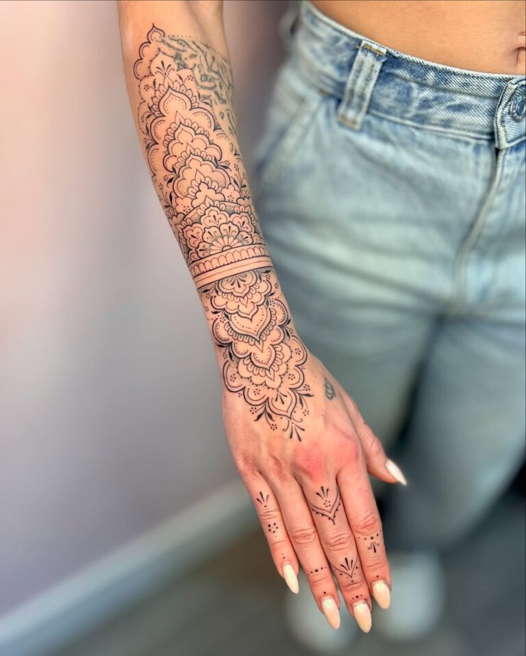 40+ Pretty Tattoos for Women That Are Stylish and Unique