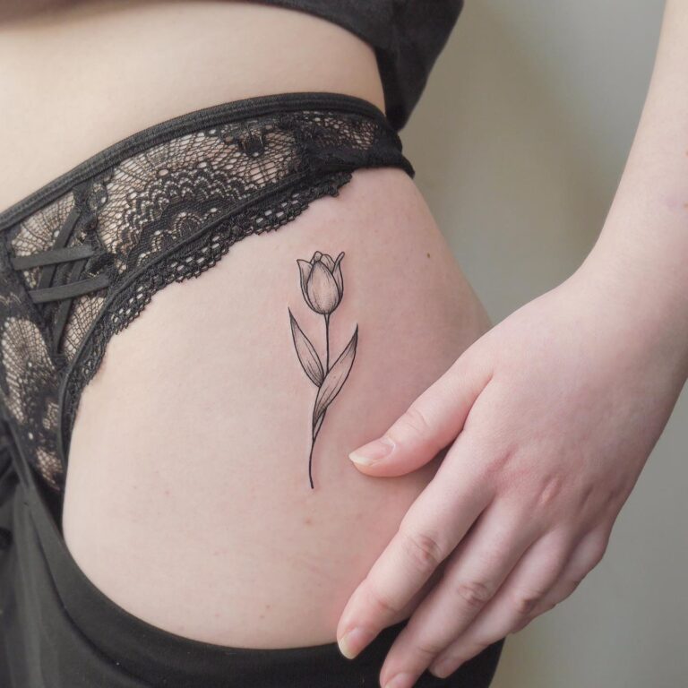 50+ Hip Tattoo Ideas for Women With Beautiful Feminine Designs