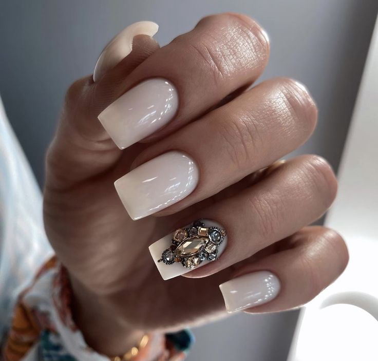 2025’s Top Nail Rhinestone Designs 15 Ideas