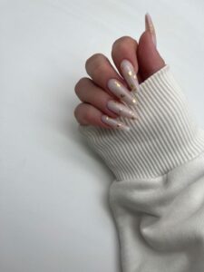 Nail the Winter Look: Glamorous Gold Nail 16 Ideas