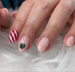 Oval Christmas Nails 2025: Short to Long Festive Design 18 Ideas