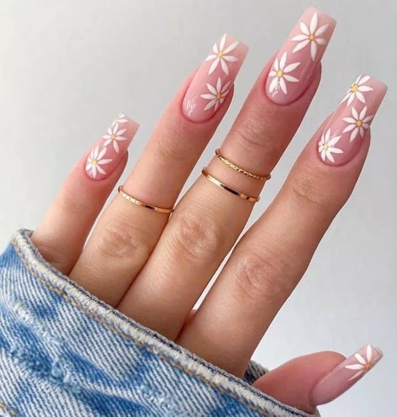 Best 22+ pink nails with flowers you must try this year