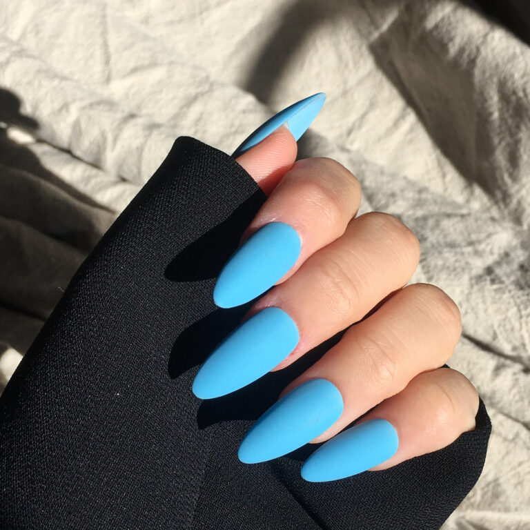 Best 16+ sky blue nails you must try this year