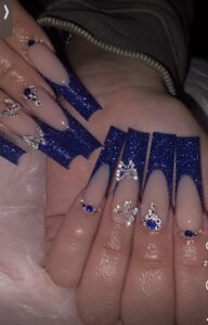 Best 21+ blue prom nails you must try this year