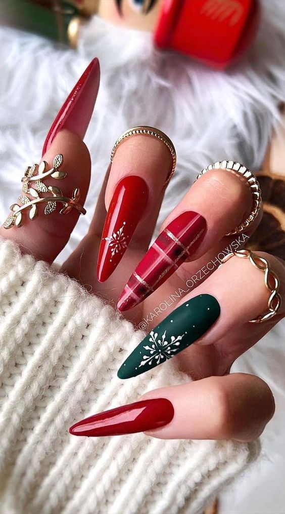 19 Festive Christmas Gel Nail Ideas for 2026