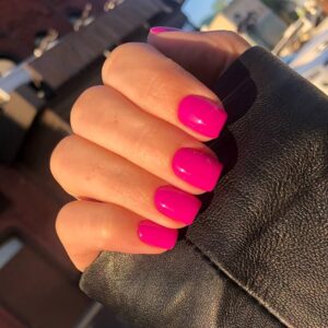 Best 18+ short hot pink nails you must try this year