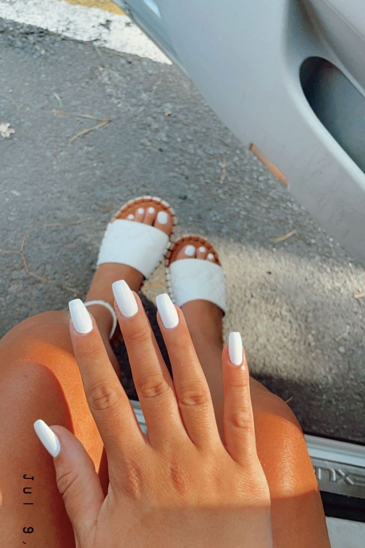 Best 28+ white summer nails you must try this year